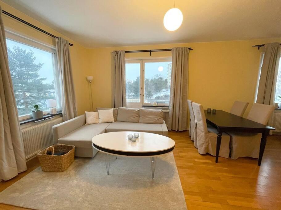 Ferienwohnung Trivsamma Lagenheter Med Fri Parkering Stockholm Exterior foto