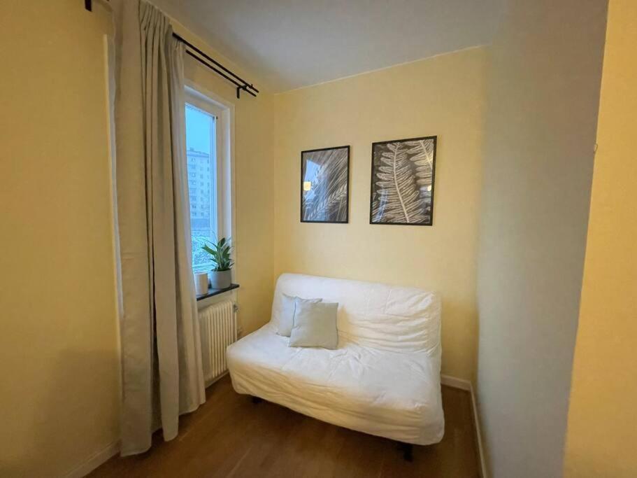 Ferienwohnung Trivsamma Lagenheter Med Fri Parkering Stockholm Exterior foto